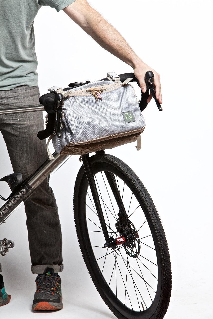 Liebesradius - CaravanBag - Multibag und Hüfttrage in einem - Grau - Wickeltasche - MamaMilla