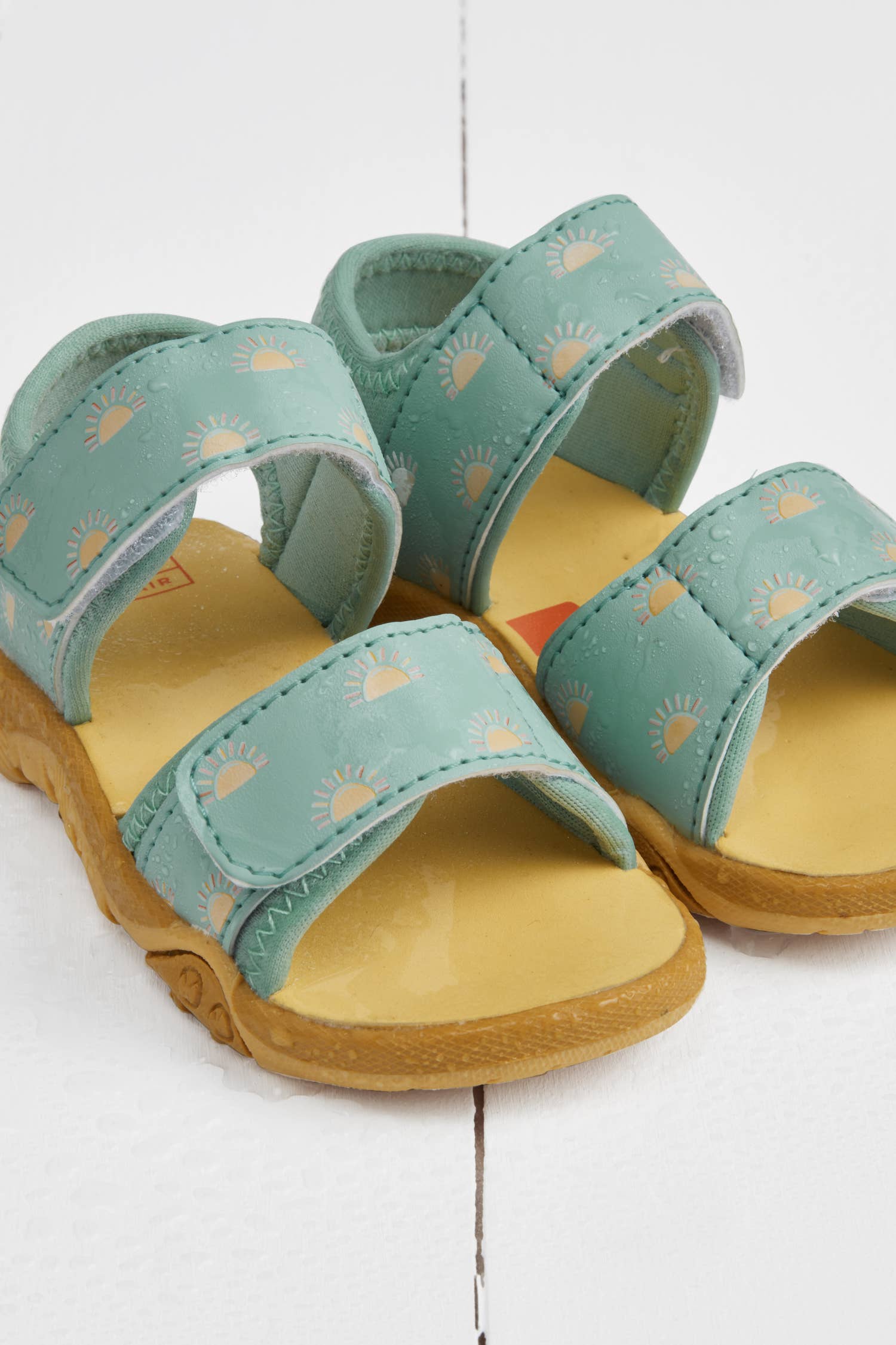 Grass &amp; Air pistacie sandaler set fra siden