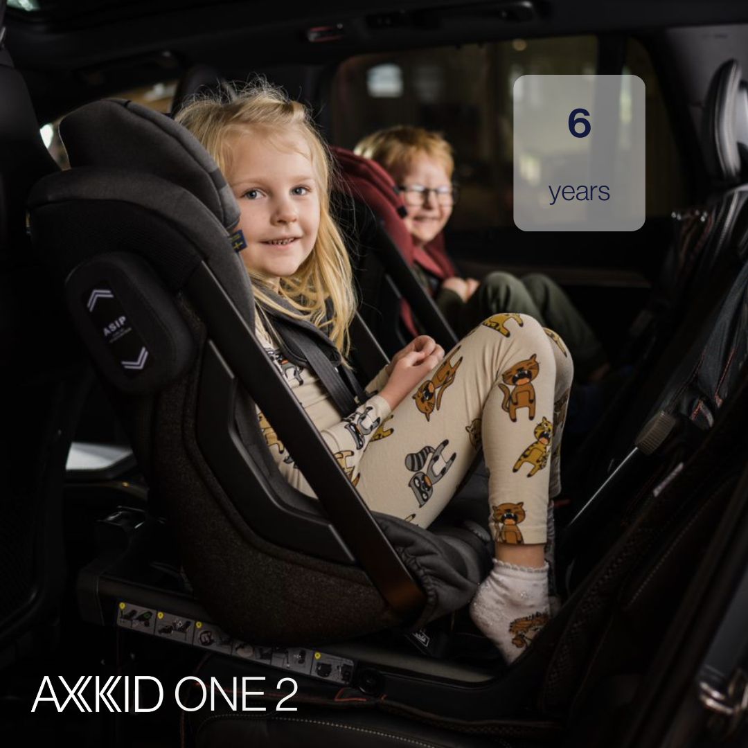 Axkid ONE 2 – Tar – iSize 61–125 cm – AUSSTELLUNG – 61–125 cm (3 Monate bis 7 Jahre) – MamaMilla
