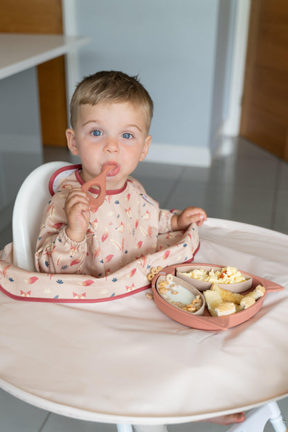 Tidy Tot Lätzchen mit langen Ärmeln für Tablett – Sand Fox – Lätzchen mit Ärmeln – MamaMilla