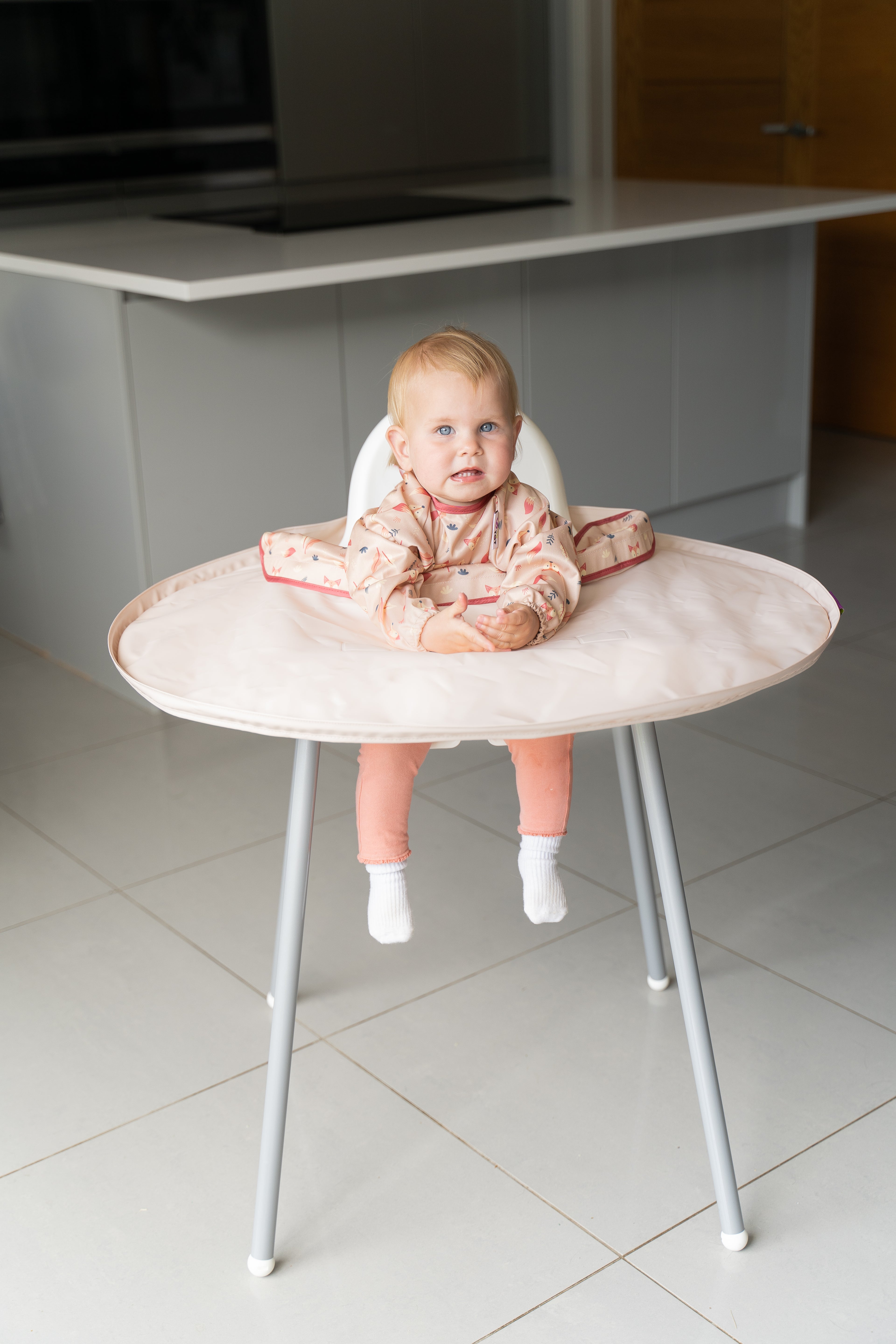 Tidy Tot Lätzchen und Tablett – SET – Sand Fox – Lätzchen mit Ärmeln – MamaMilla