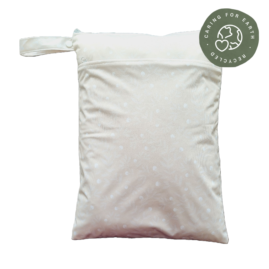 Der schwedische Wald | Wetbag mittel: Hopfenblüten weiß - - MamaMilla