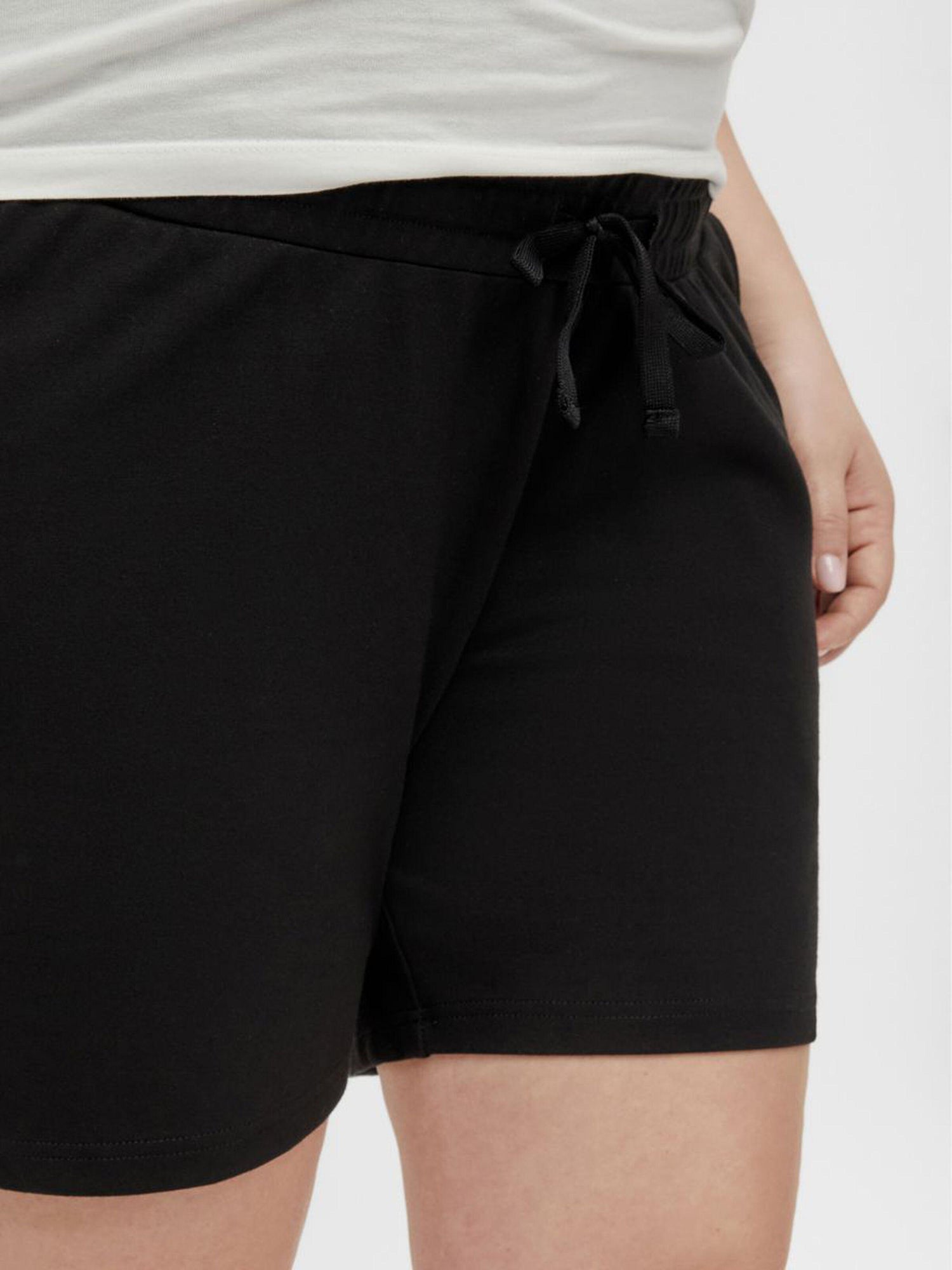 Mamalicious Umstandsshorts – Curve Lif – Marineblauer Blazer – Umstandsmode – MamaMilla