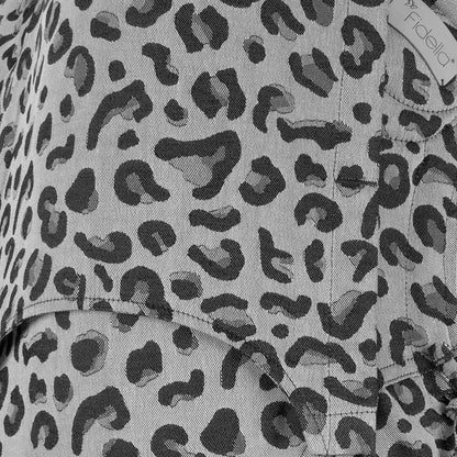 Fidella FlyClick Babytrage – Leopard Silver – Baby – Babytrage – MamaMilla