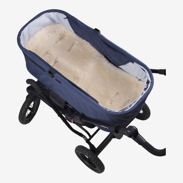 EasyGrow Lammfell-Teppich für den Kinderwagen – Grau – Lammfell-Einsatz – MamaMilla
