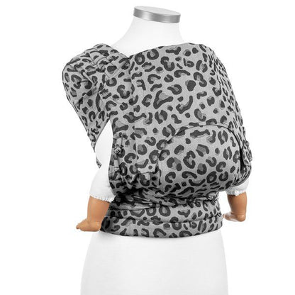 Fidella Fly Tai Tragehilfe – Leopard Silver – Baby – Tragehilfe – MamaMilla